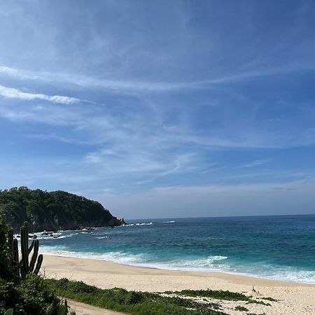 Manta Raya Hotel - Right On The Beach Cuatunalco Buitenkant foto
