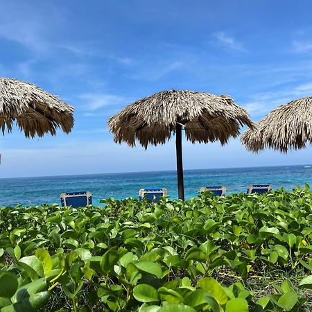 Manta Raya Hotel - Right On The Beach Cuatunalco Buitenkant foto