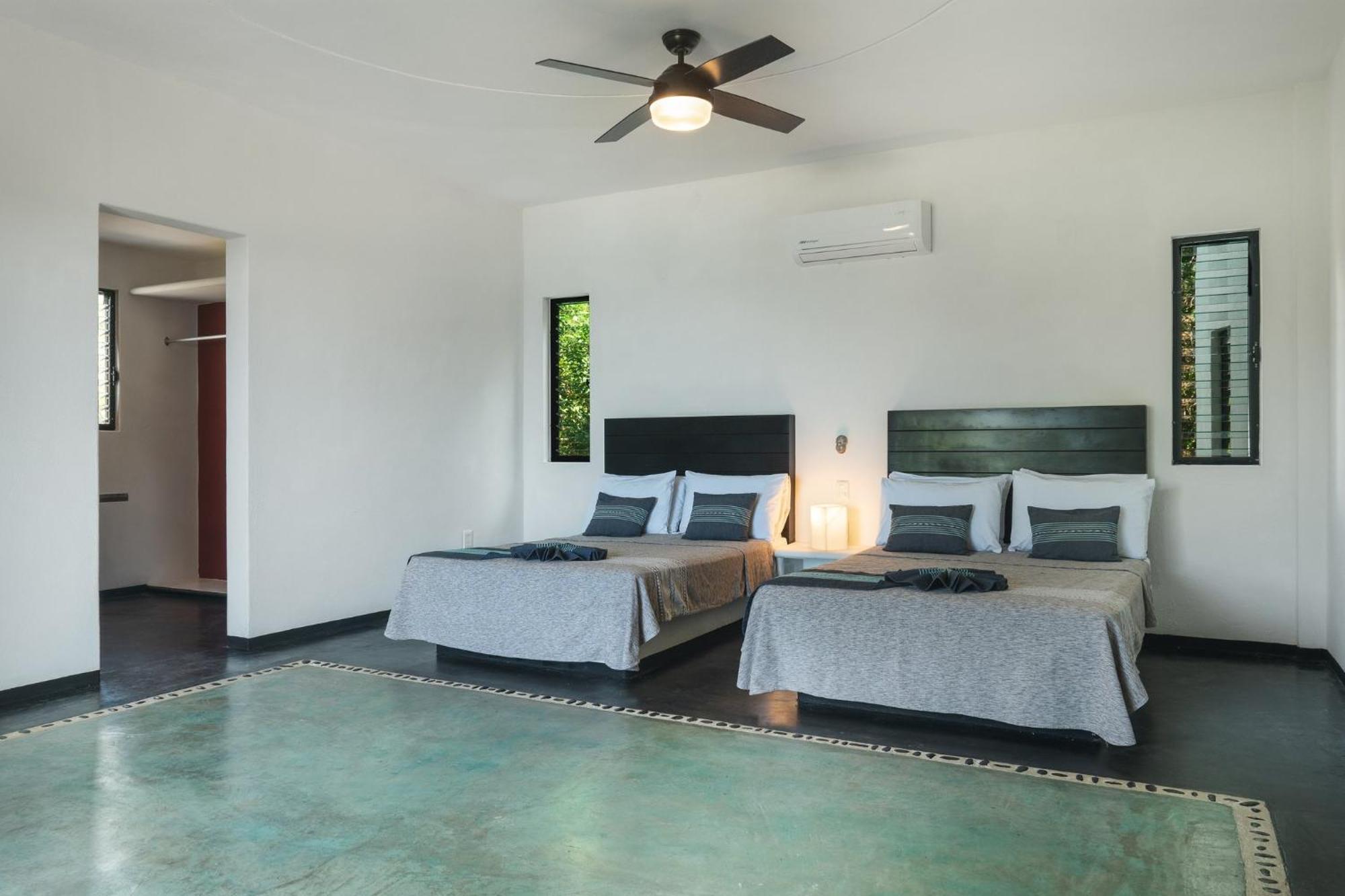 Manta Raya Hotel - Right On The Beach Cuatunalco Buitenkant foto
