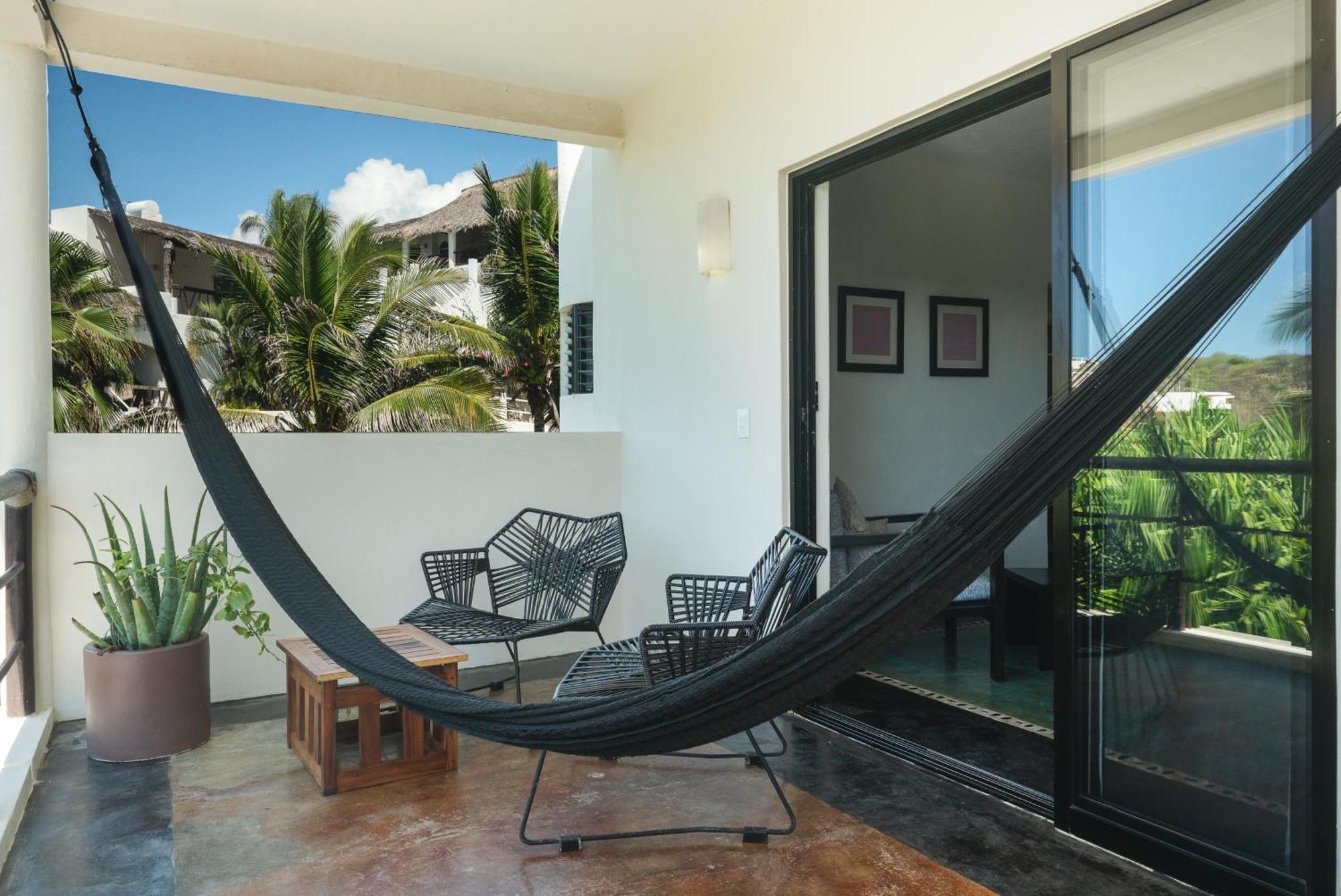 Manta Raya Hotel - Right On The Beach Cuatunalco Buitenkant foto