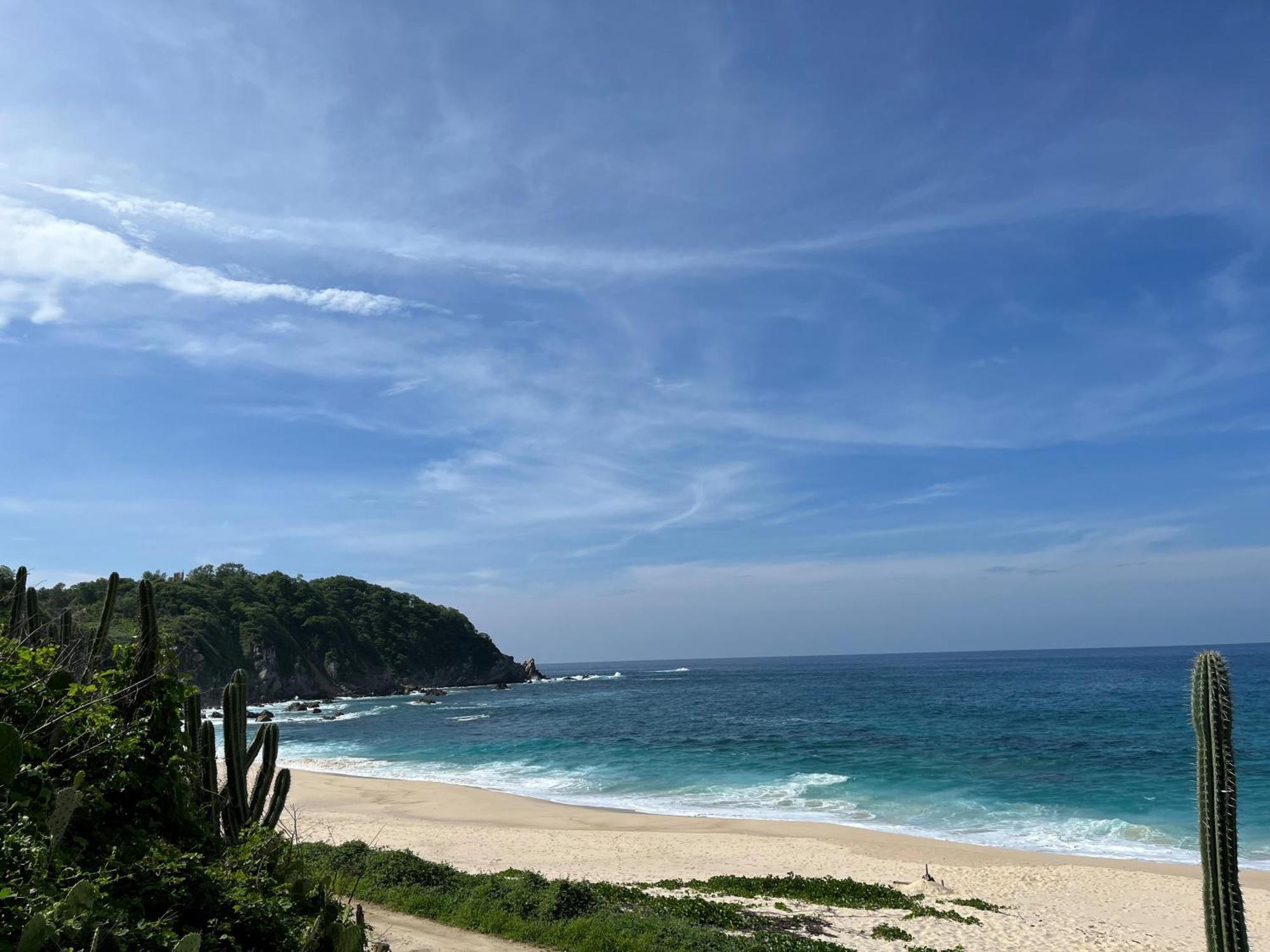 Manta Raya Hotel - Right On The Beach Cuatunalco Buitenkant foto