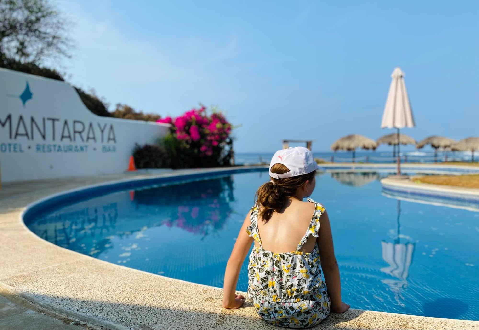 Manta Raya Hotel - Right On The Beach Cuatunalco Buitenkant foto