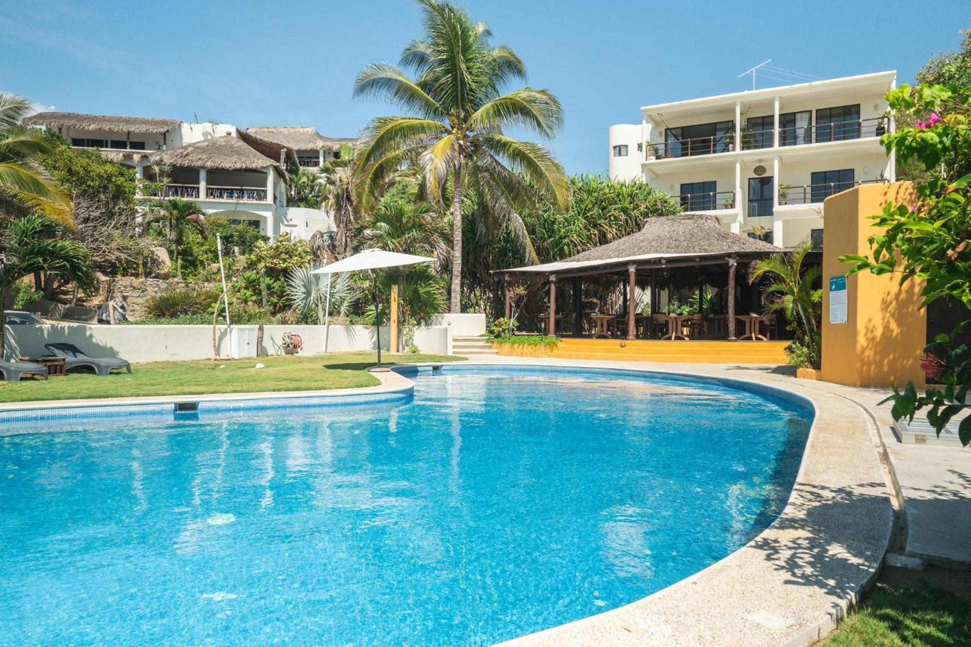 Manta Raya Hotel - Right On The Beach Cuatunalco Buitenkant foto