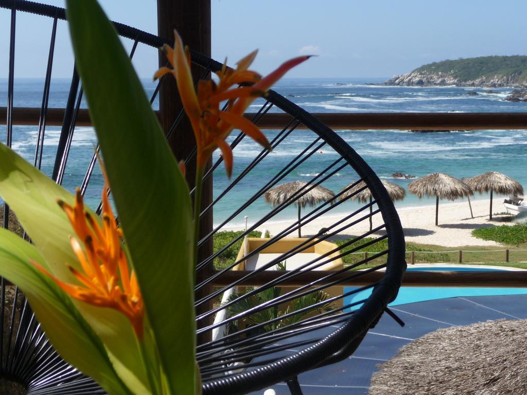 Manta Raya Hotel - Right On The Beach Cuatunalco Buitenkant foto