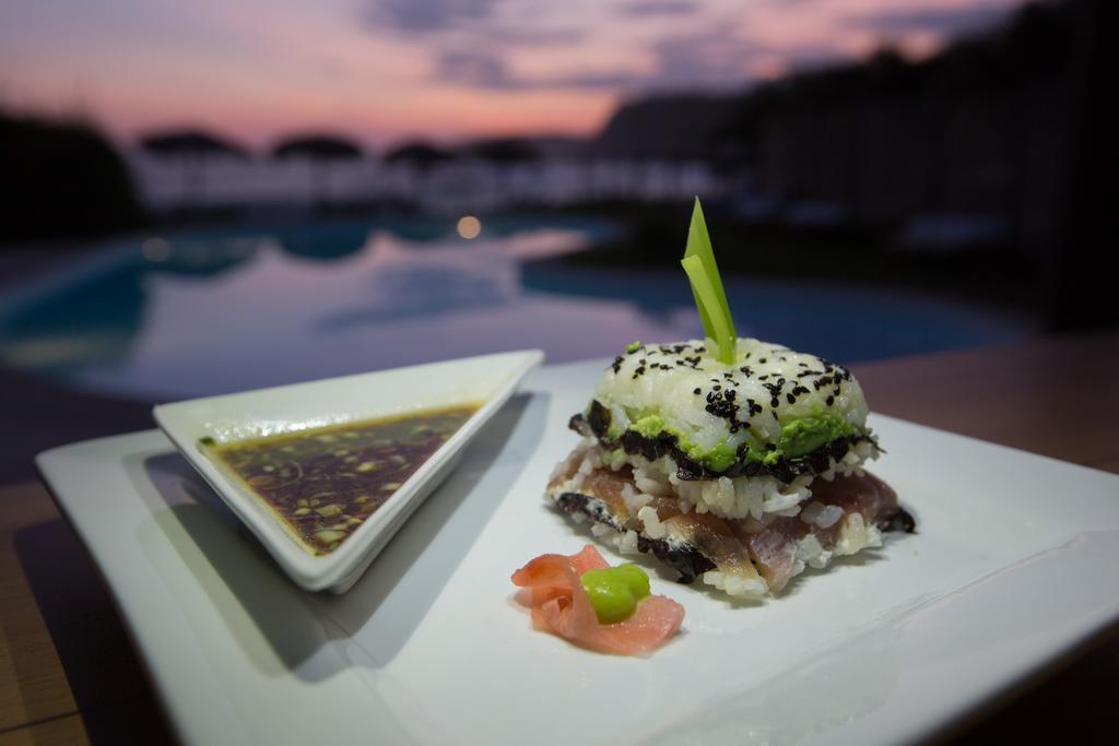 Manta Raya Hotel - Right On The Beach Cuatunalco Buitenkant foto