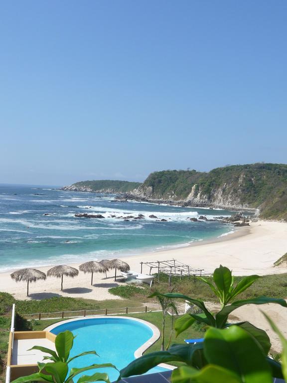 Manta Raya Hotel - Right On The Beach Cuatunalco Buitenkant foto