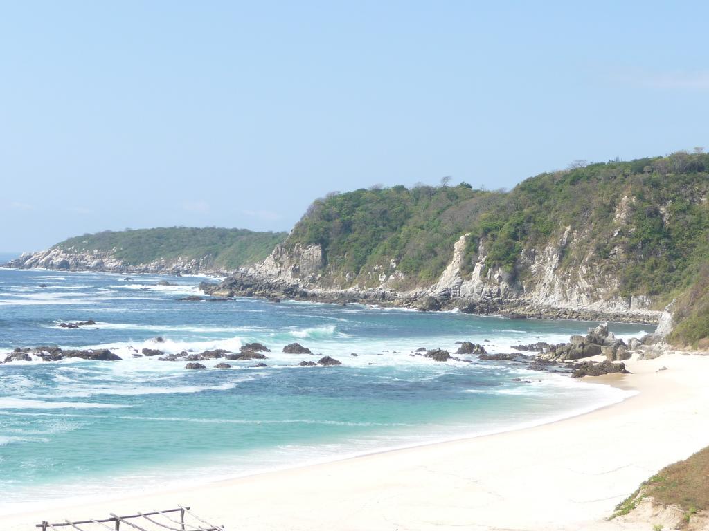 Manta Raya Hotel - Right On The Beach Cuatunalco Buitenkant foto