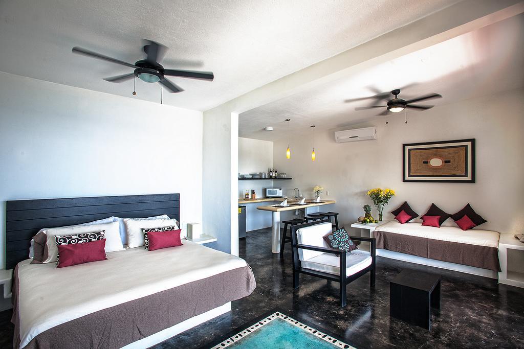 Manta Raya Hotel - Right On The Beach Cuatunalco Buitenkant foto