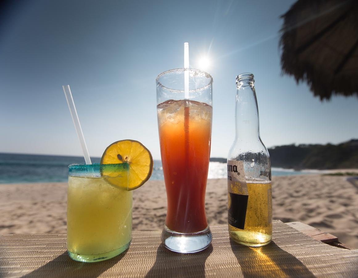 Manta Raya Hotel - Right On The Beach Cuatunalco Buitenkant foto