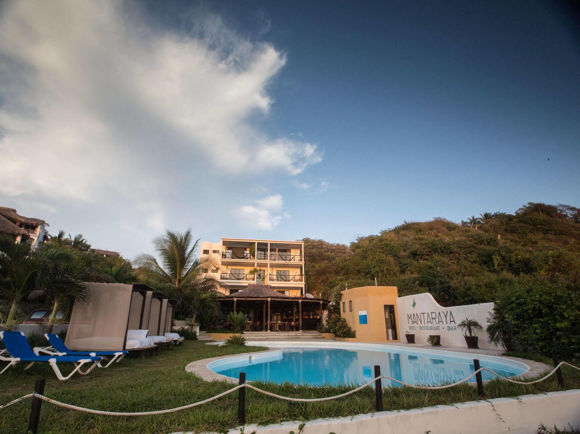 Manta Raya Hotel - Right On The Beach Cuatunalco Buitenkant foto